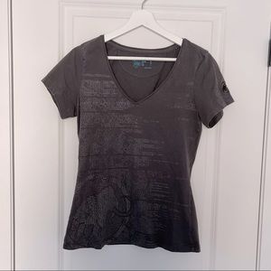 💕3/20$ EUC Mammut V-Neck T-Shirt